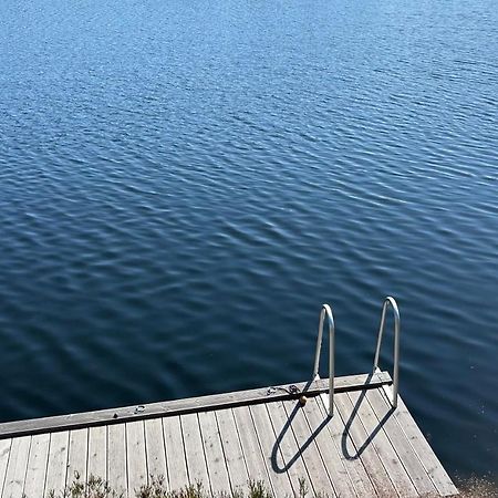 Omberg Lyseren Waterfront Cabin מראה חיצוני תמונה